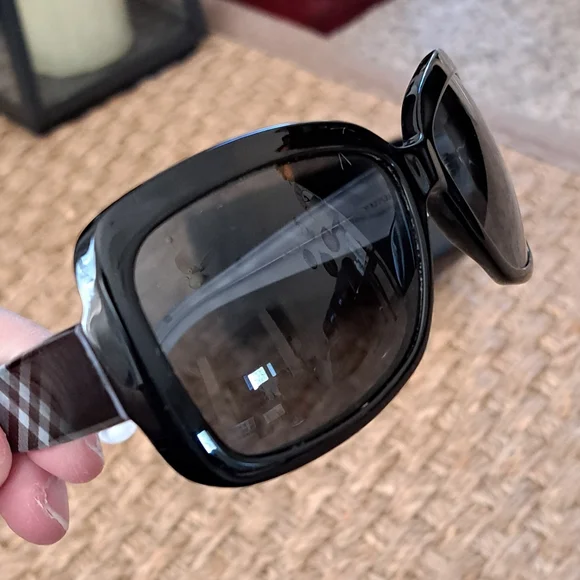 Burberry Sunglasses with Versace Case B-4074 3169/87 Black 